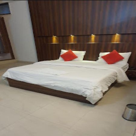 Hotel Pacific Grey By Wb Inn Lucknow Eksteriør bilde