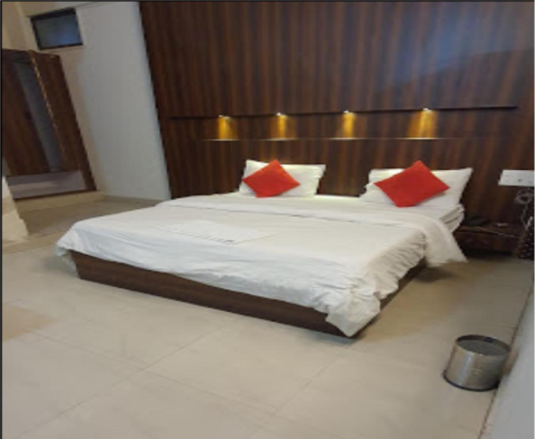 Hotel Pacific Grey By Wb Inn Lucknow Eksteriør bilde